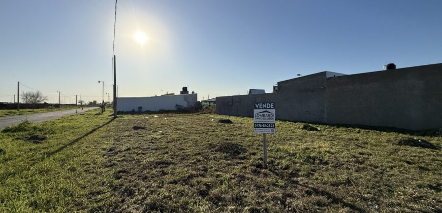 Se vende terreno en esquina y sobre pavimento en Tierra de Sueños PGSM .
