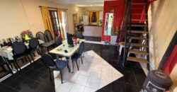 Se vende casa con piscina de dos plantas en Andino.