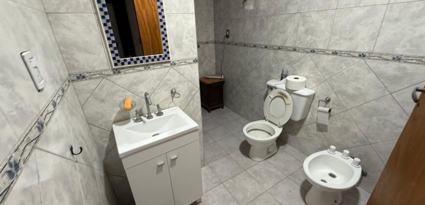Se vende casa con piscina de dos plantas en Andino.