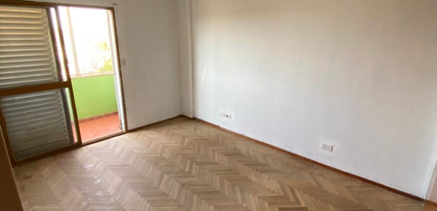 Se vende amplio departamento en pleno centro de Totoras.