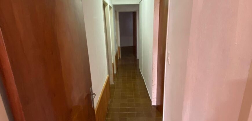 Se vende amplio departamento en pleno centro de Totoras.