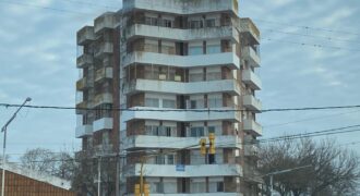 Se vende amplio departamento en pleno centro de Totoras.