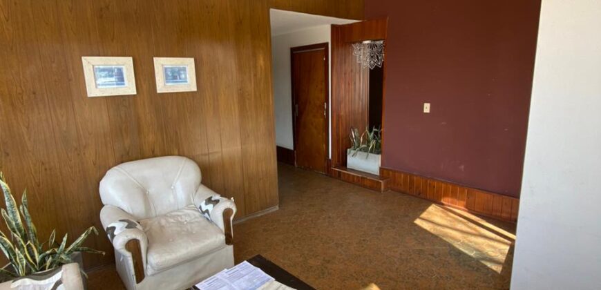 Se vende amplio departamento en pleno centro de Totoras.