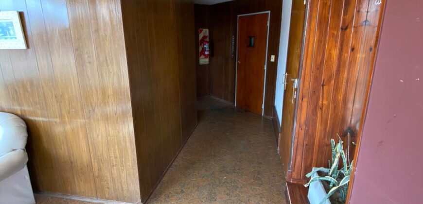 Se vende amplio departamento en pleno centro de Totoras.