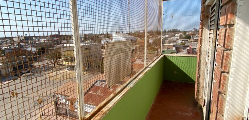 Se vende amplio departamento en pleno centro de Totoras.
