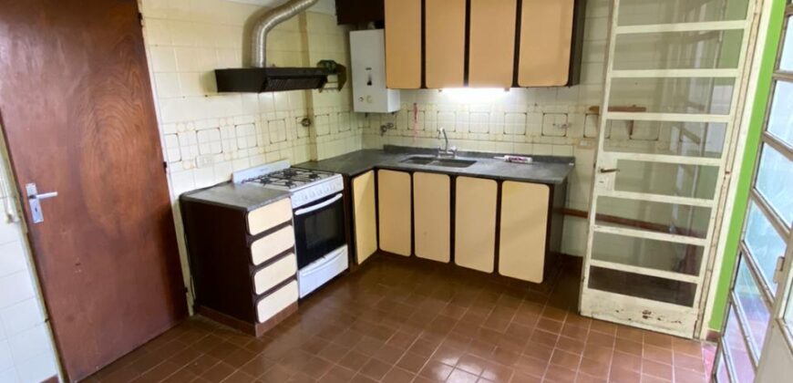 Se vende amplio departamento en pleno centro de Totoras.