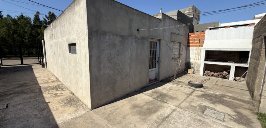 Se venden 2 Casas en un terreno en San Lorenzo.