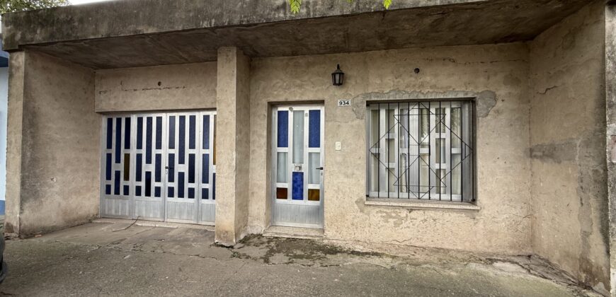 Se vende casa en Puerto General San Martín.