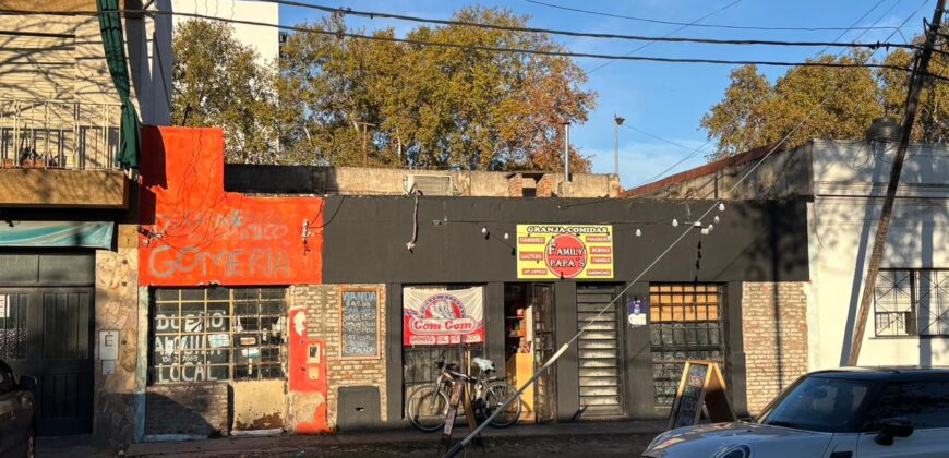 Se venden 3 locales en un lote en Rosario.