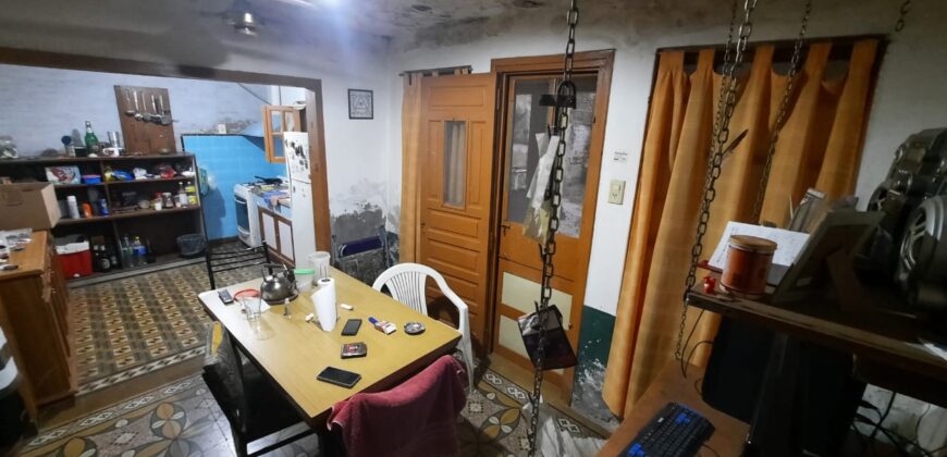 Se VENDE CASA con GALPÓN en San Lorenzo.