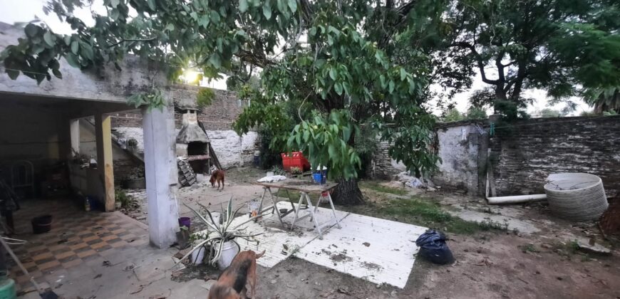 Se VENDE CASA con GALPÓN en San Lorenzo.