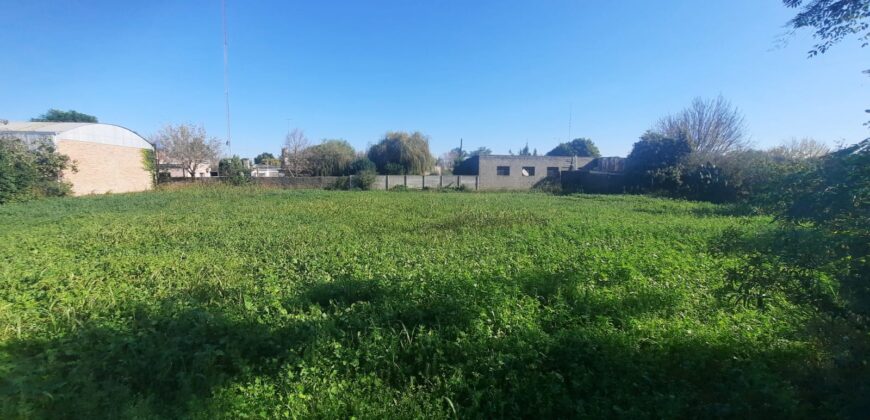 Se vende casa en Serodino con terreno de 3.640 m2.