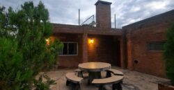 Se vende casa y/o fracción de terreno en esquina en Serodino.