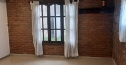 Se vende casa y/o fracción de terreno en esquina en Serodino.