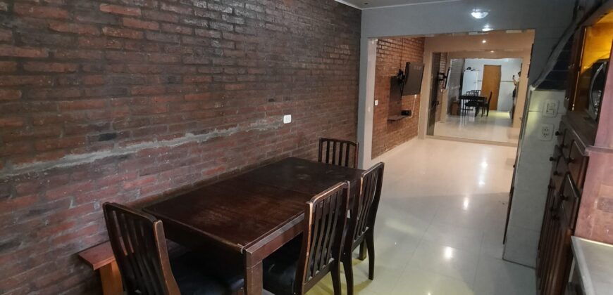 Se vende casa y/o fracción de terreno en esquina en Serodino.