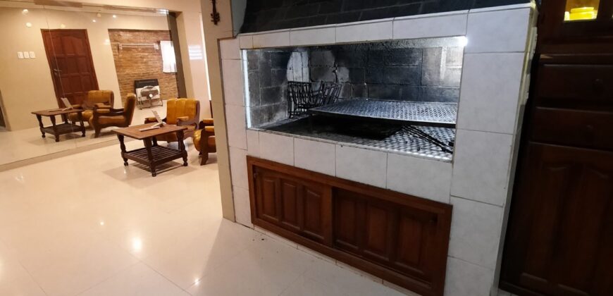 Se vende casa y/o fracción de terreno en esquina en Serodino.