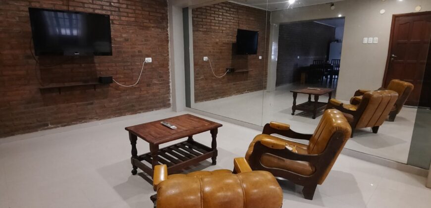 Se vende casa y/o fracción de terreno en esquina en Serodino.