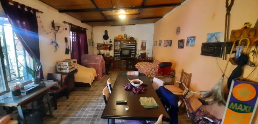 Se vende Casa en esquina a metros del Río en Andino.