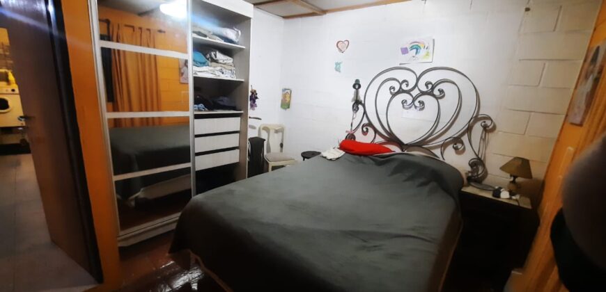 Se vende Casa en esquina a metros del Río en Andino.