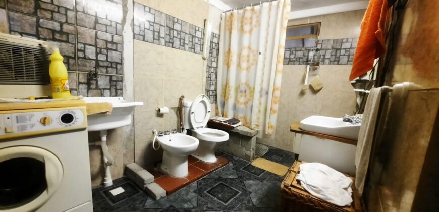 Se vende Casa en esquina a metros del Río en Andino.