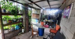 Se vende Casa en esquina a metros del Río en Andino.