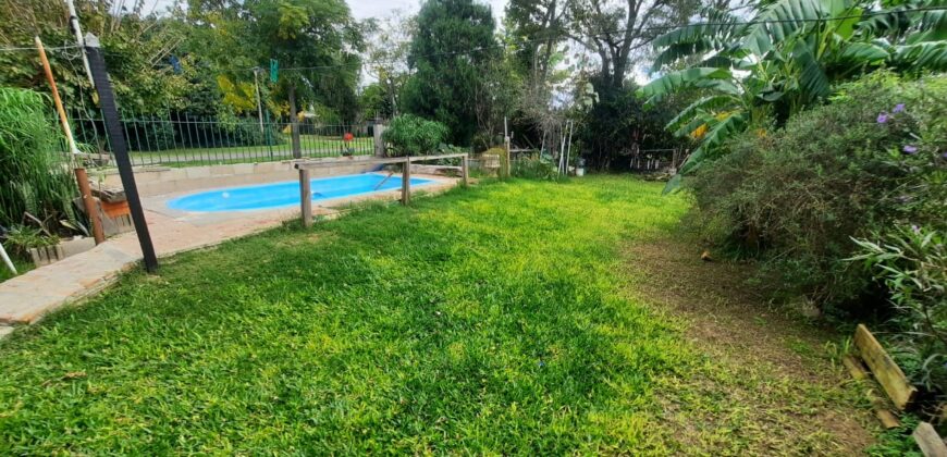 Se vende Casa en esquina a metros del Río en Andino.