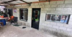 Se vende Casa en esquina a metros del Río en Andino.