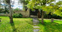 Se vende Casa en esquina a metros del Río en Andino.