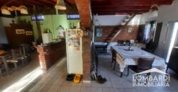 Se vende Casa con local en esquina a sobre Ruta en Andino.