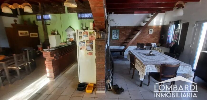 Se vende Casa con local en esquina a sobre Ruta en Andino.