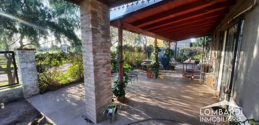 Se vende Casa con local en esquina a sobre Ruta en Andino.