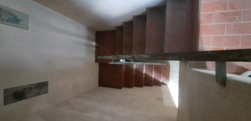  Se vende casa de dos plantas con galpón en Serodino.