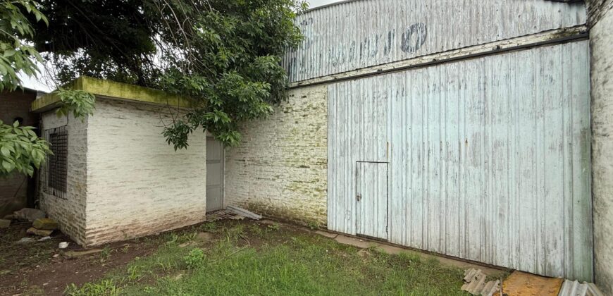 Se vende Galpón con baño y oficina en San Lorenzo.