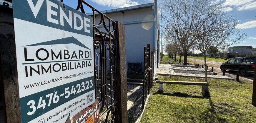  Se vende casa con piscina de dos plantas en Andino.