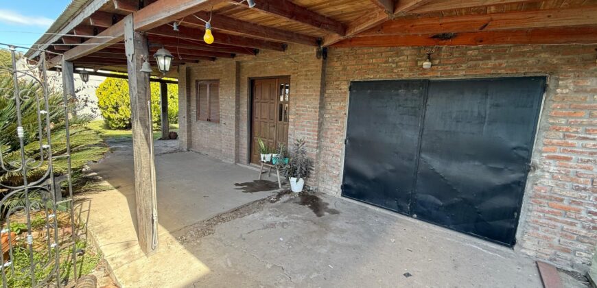  Se vende casa con piscina de dos plantas en Andino.