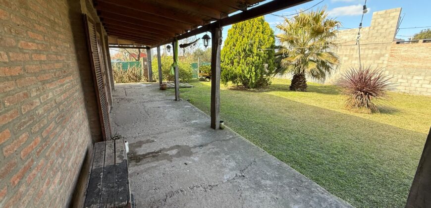  Se vende casa con piscina de dos plantas en Andino.