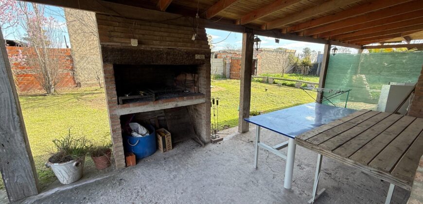  Se vende casa con piscina de dos plantas en Andino.