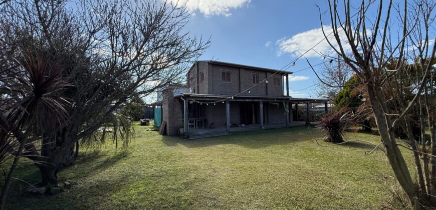  Se vende casa con piscina de dos plantas en Andino.