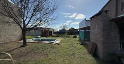  Se vende casa con piscina de dos plantas en Andino.