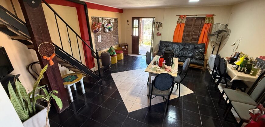  Se vende casa con piscina de dos plantas en Andino.