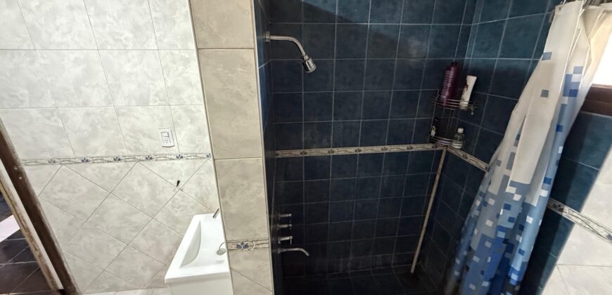  Se vende casa con piscina de dos plantas en Andino.