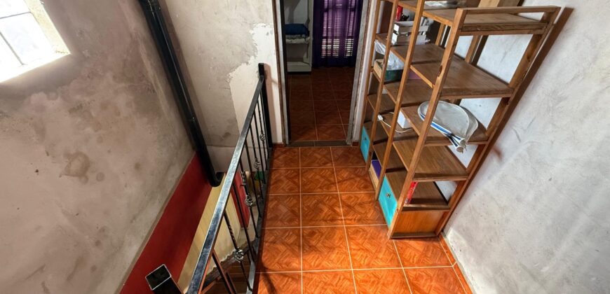  Se vende casa con piscina de dos plantas en Andino.