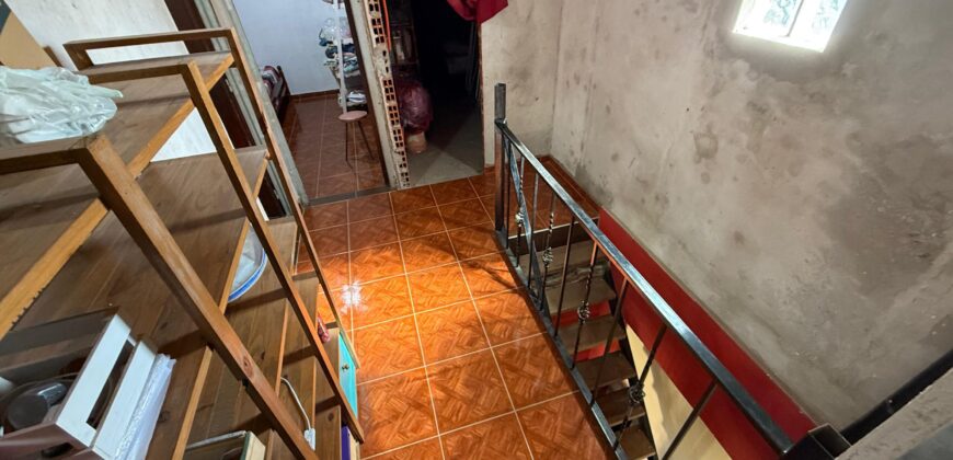  Se vende casa con piscina de dos plantas en Andino.